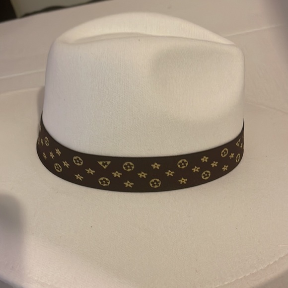 White wide brim fendora hat - Picture 4 of 6